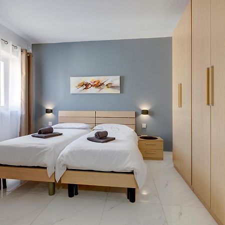 Chic 2Br Penthouse Steps From The Promenade Lägenhet Sliema Exteriör bild