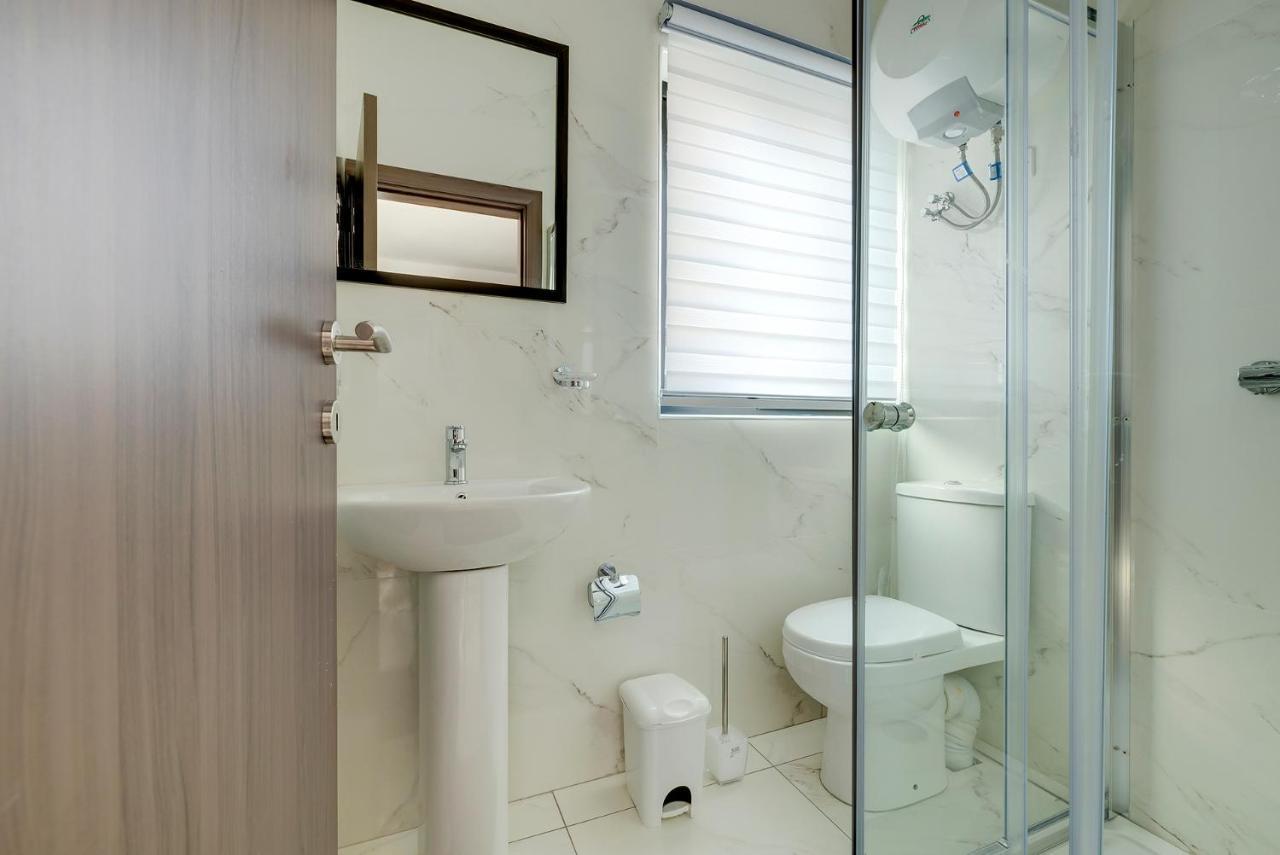 Chic 2Br Penthouse Steps From The Promenade Lägenhet Sliema Exteriör bild