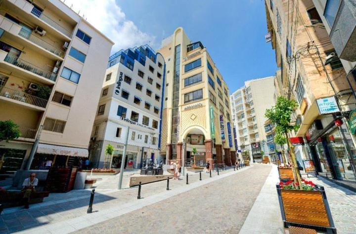 Chic 2Br Penthouse Steps From The Promenade Lägenhet Sliema Exteriör bild