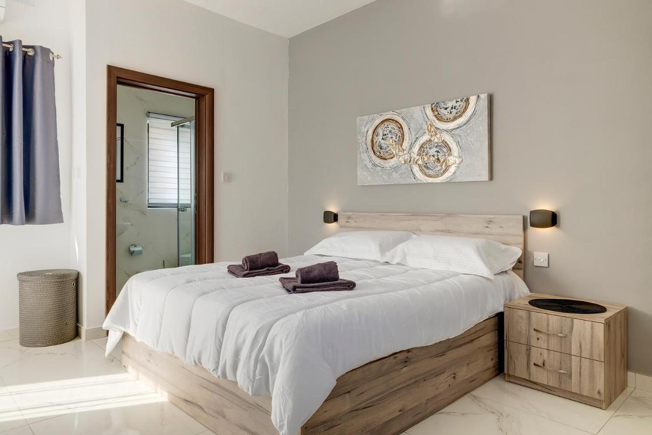 Chic 2Br Penthouse Steps From The Promenade Lägenhet Sliema Exteriör bild