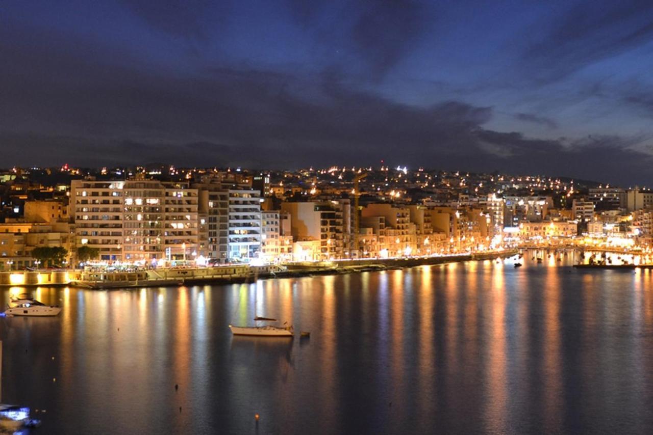 Chic 2Br Penthouse Steps From The Promenade Lägenhet Sliema Exteriör bild
