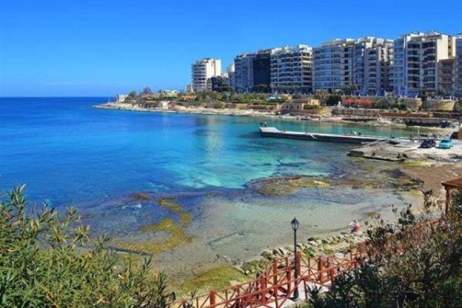Chic 2Br Penthouse Steps From The Promenade Lägenhet Sliema Exteriör bild