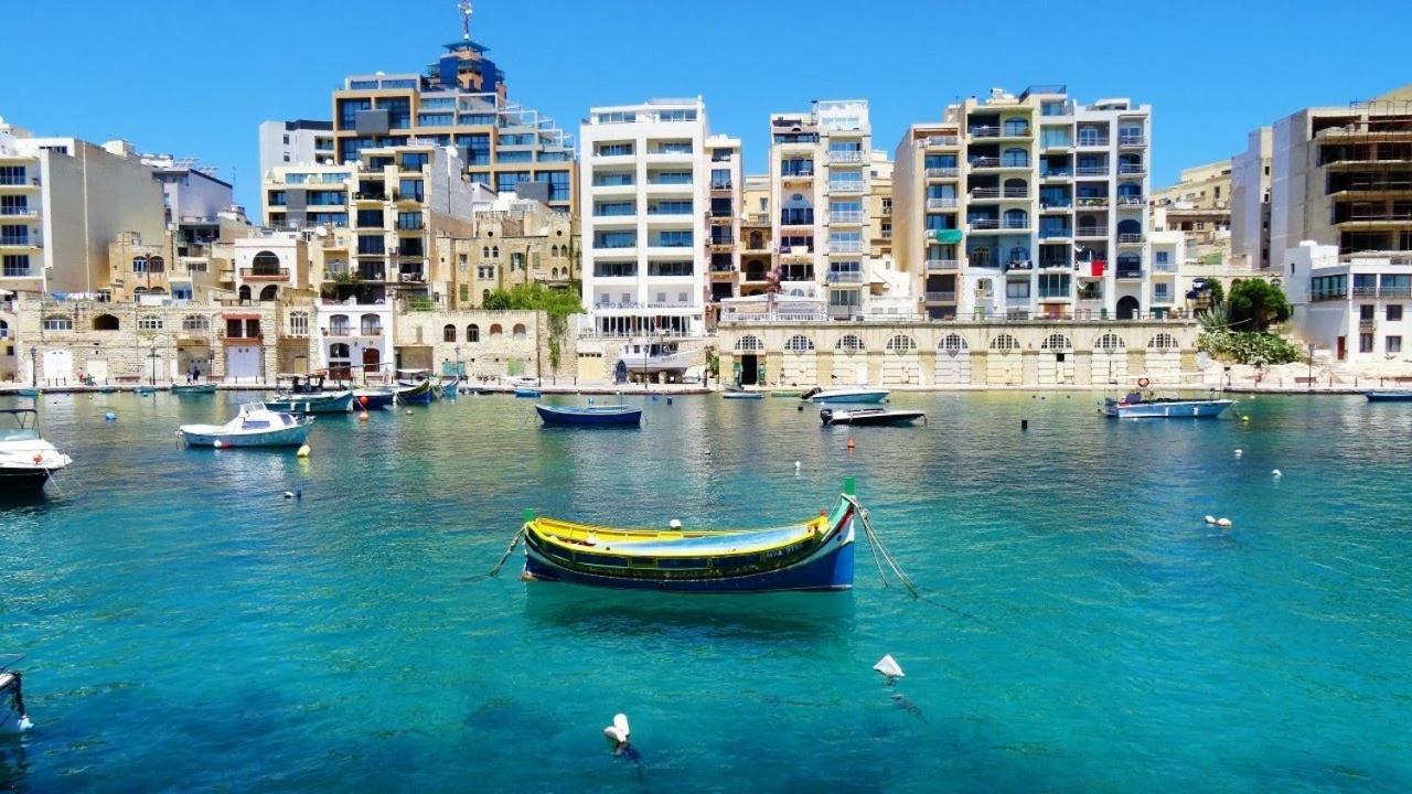 Chic 2Br Penthouse Steps From The Promenade Lägenhet Sliema Exteriör bild