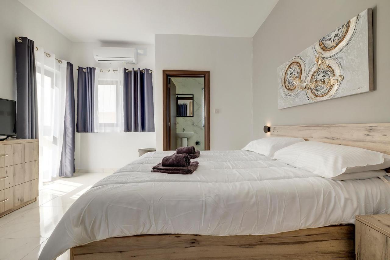 Chic 2Br Penthouse Steps From The Promenade Lägenhet Sliema Exteriör bild