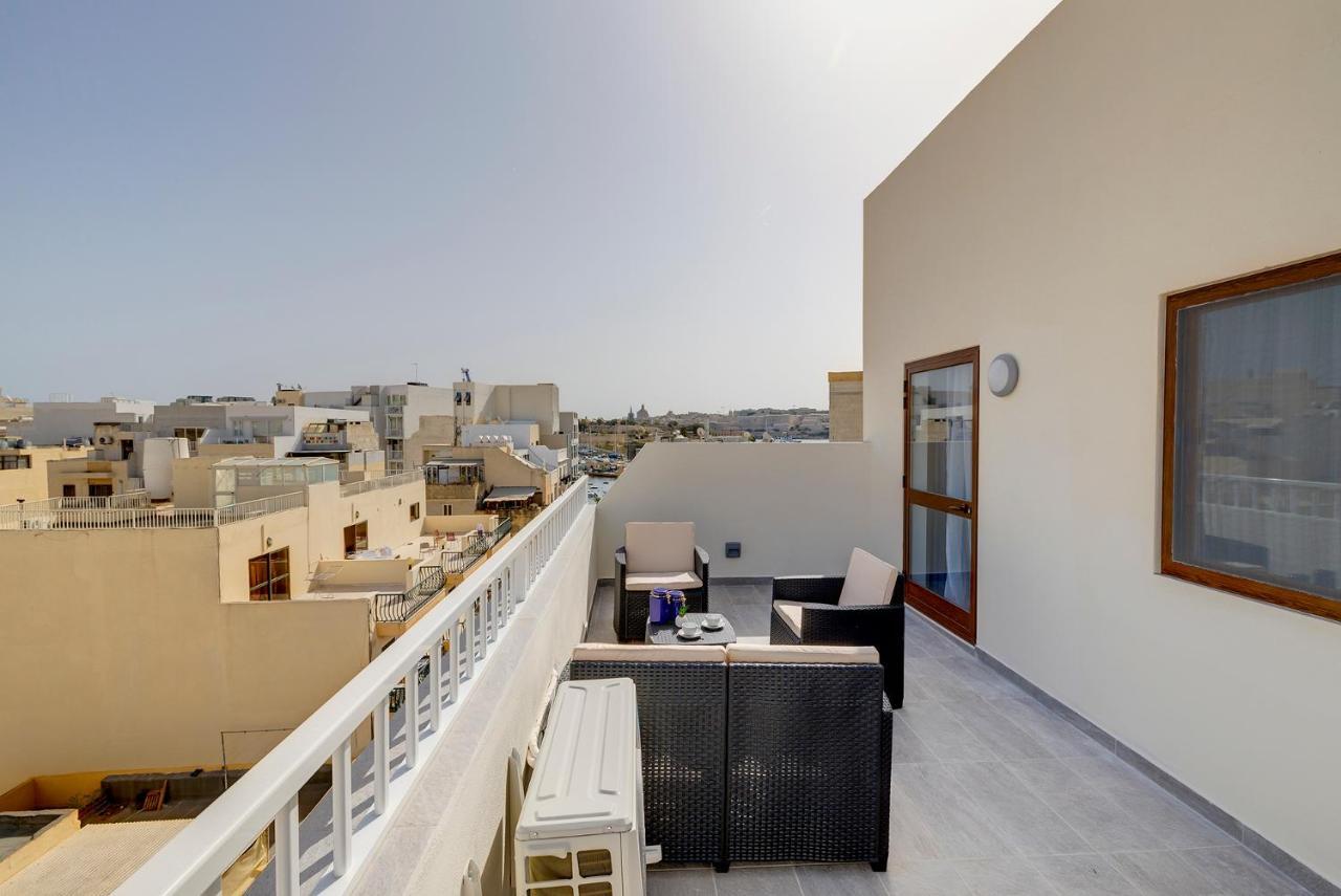 Chic 2Br Penthouse Steps From The Promenade Lägenhet Sliema Exteriör bild