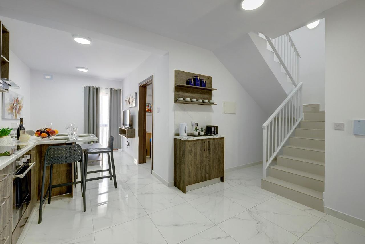 Chic 2Br Penthouse Steps From The Promenade Lägenhet Sliema Exteriör bild