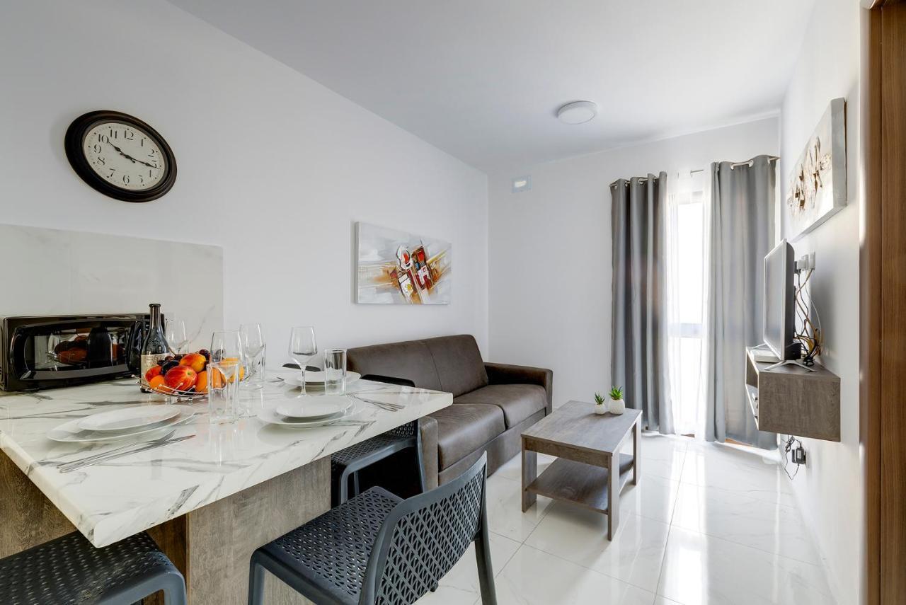 Chic 2Br Penthouse Steps From The Promenade Lägenhet Sliema Exteriör bild