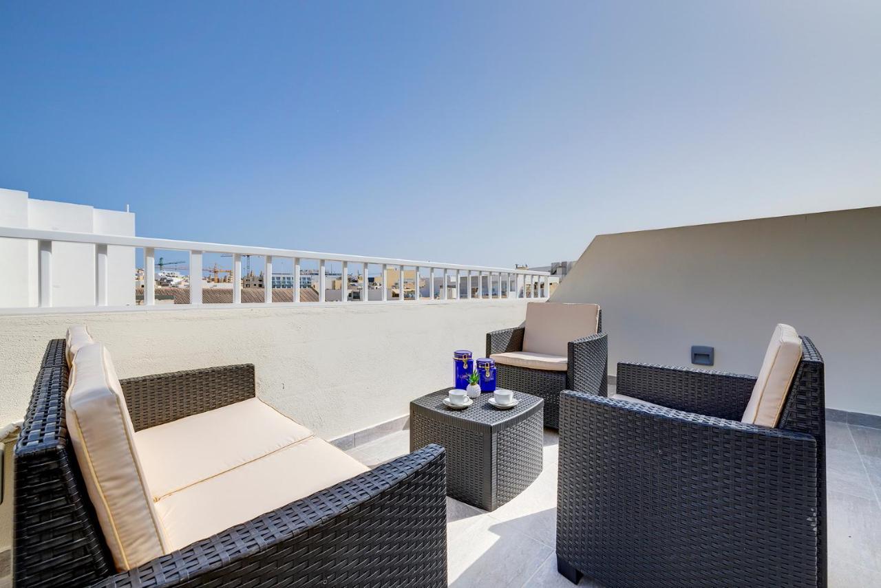 Chic 2Br Penthouse Steps From The Promenade Lägenhet Sliema Exteriör bild