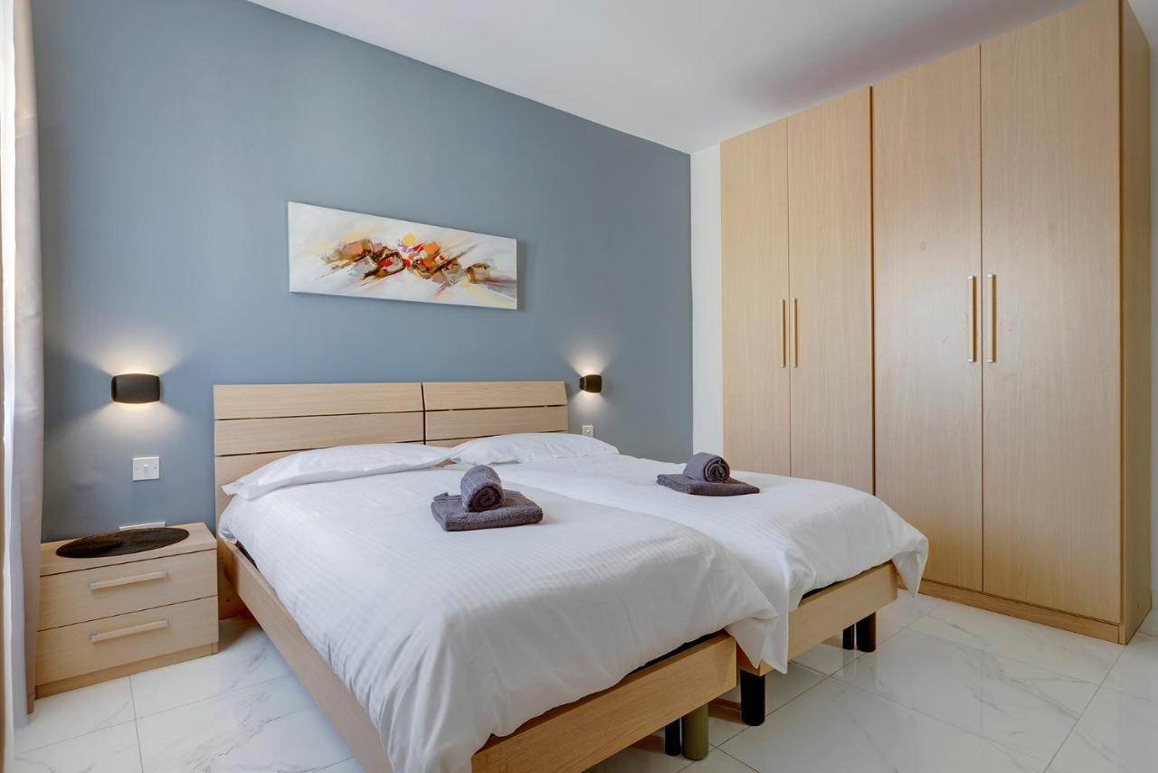Chic 2Br Penthouse Steps From The Promenade Lägenhet Sliema Exteriör bild